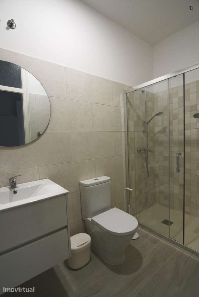 Quarto - localizado em Picoas Lisbon - Grande imagem: 3/5