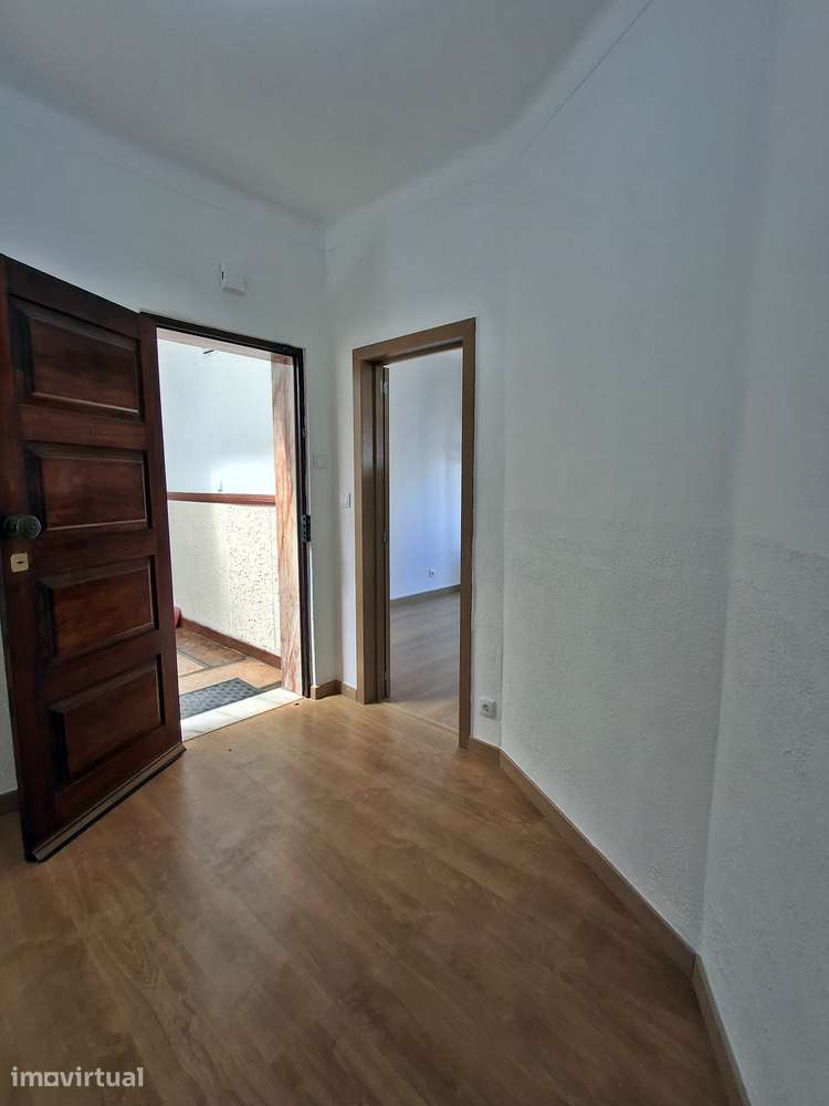 Apartamento T4 muito soalheiro, em zona central. - Grande imagem: 2/25