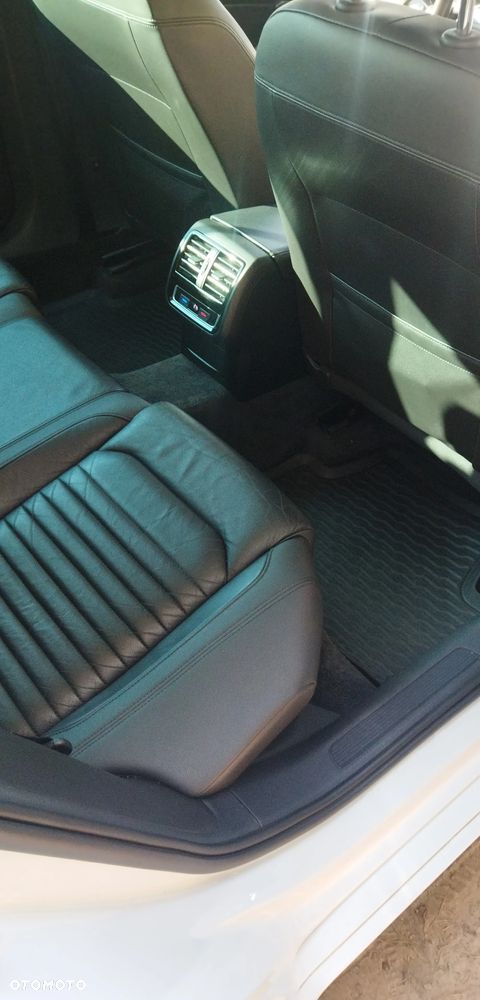 Volkswagen Passat - 9
