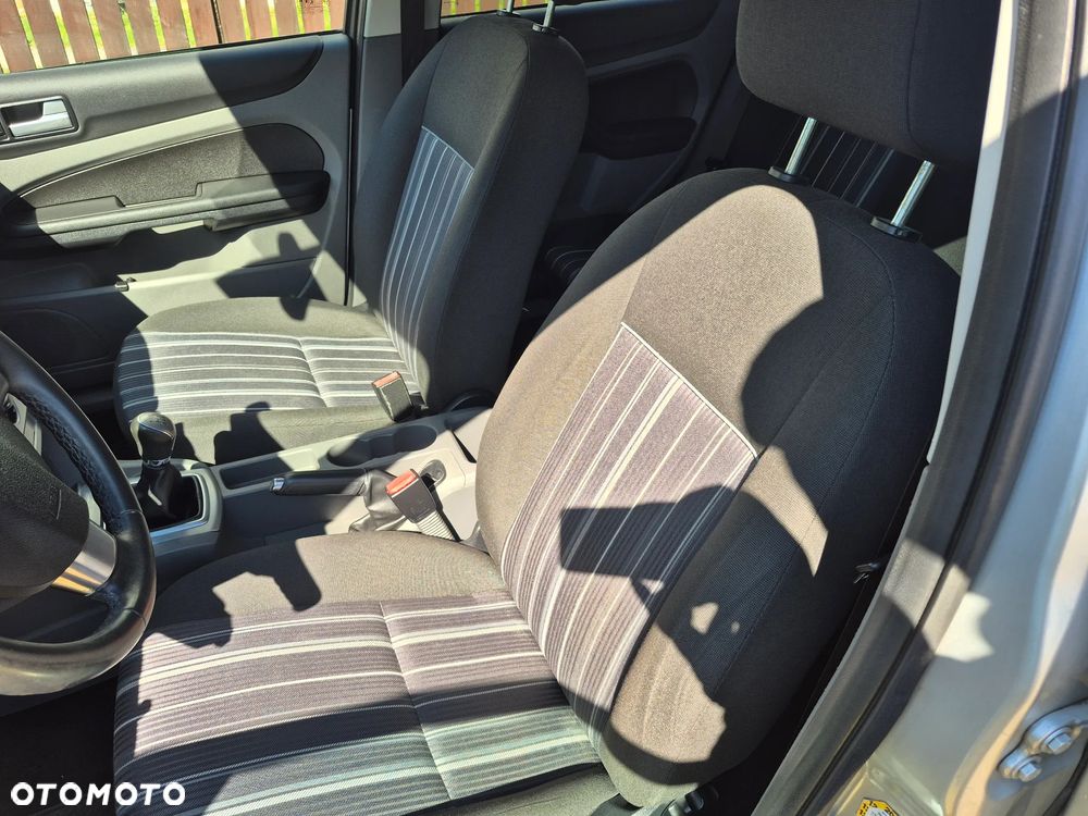 Ford Focus 1.6 16V Sport - 17