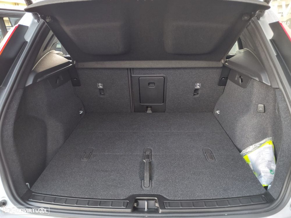 Volvo XC 40 1.5 T2 Plus Dark Auto - 22