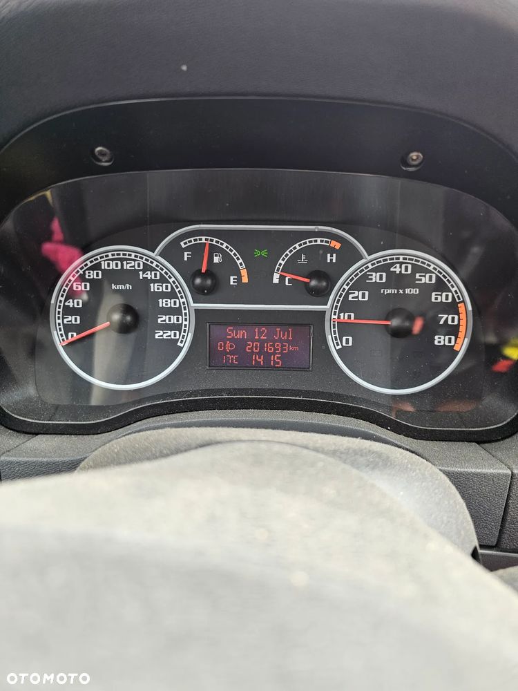 Fiat Albea 1.4 Fresh - 11