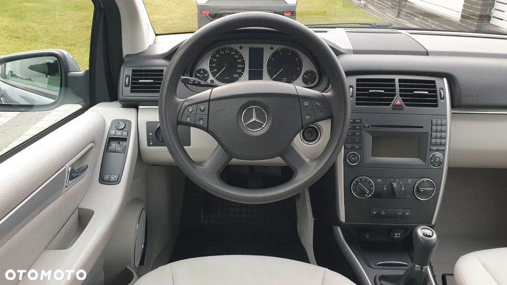 Mercedes-Benz Klasa B 180 BlueEFFICIENCY Edition - 27