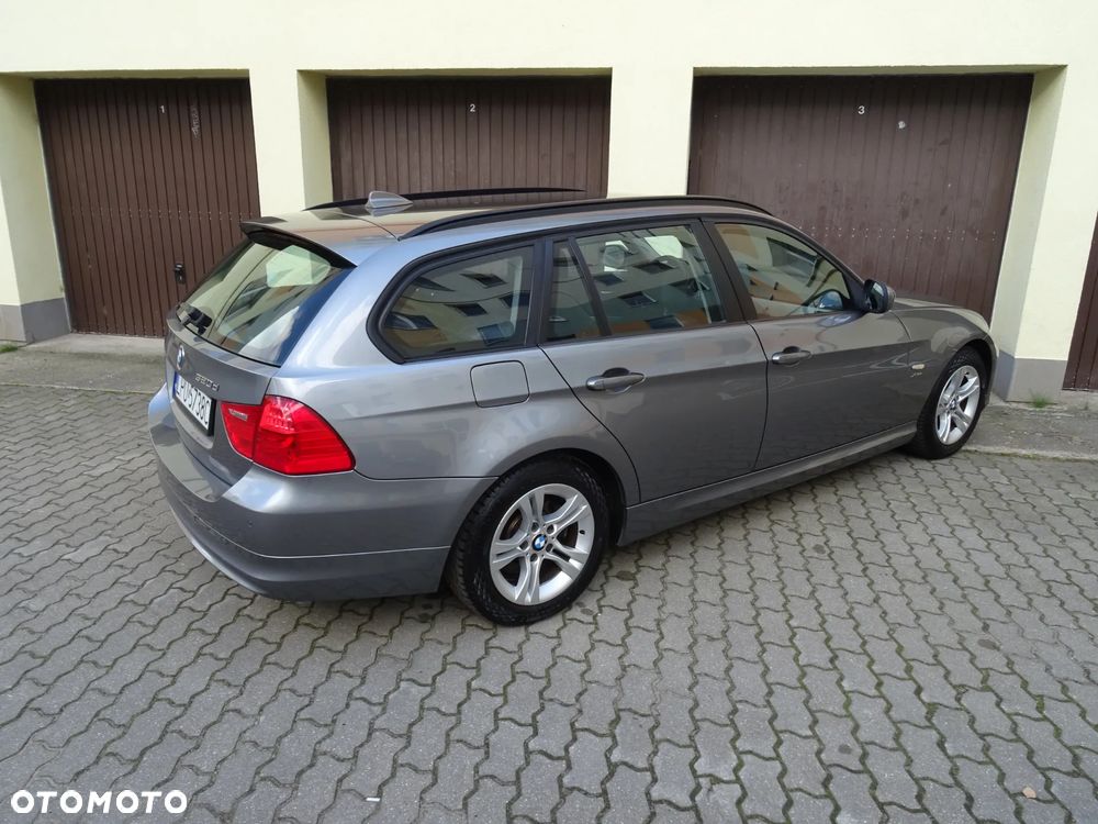 BMW Seria 3 320d xDrive DPF Touring Edition Fleet Lifestyle - 25