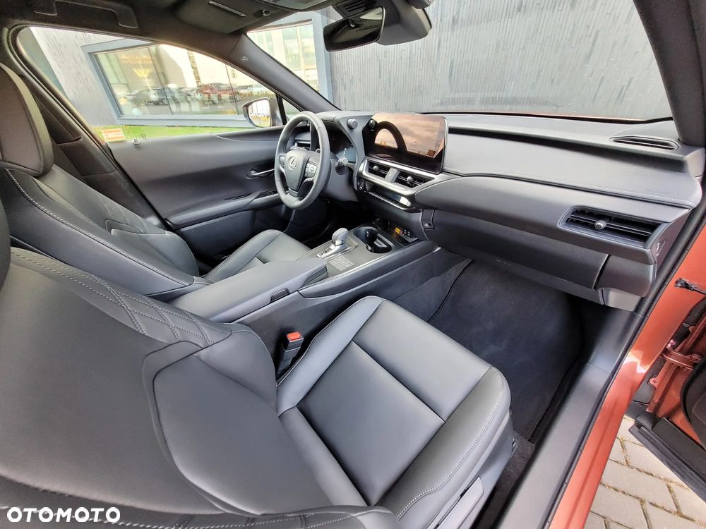 Lexus UX 300h F Sport Design - 4