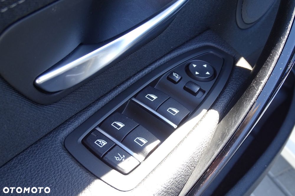 BMW 3GT 320i GPF Sport Line sport - 26