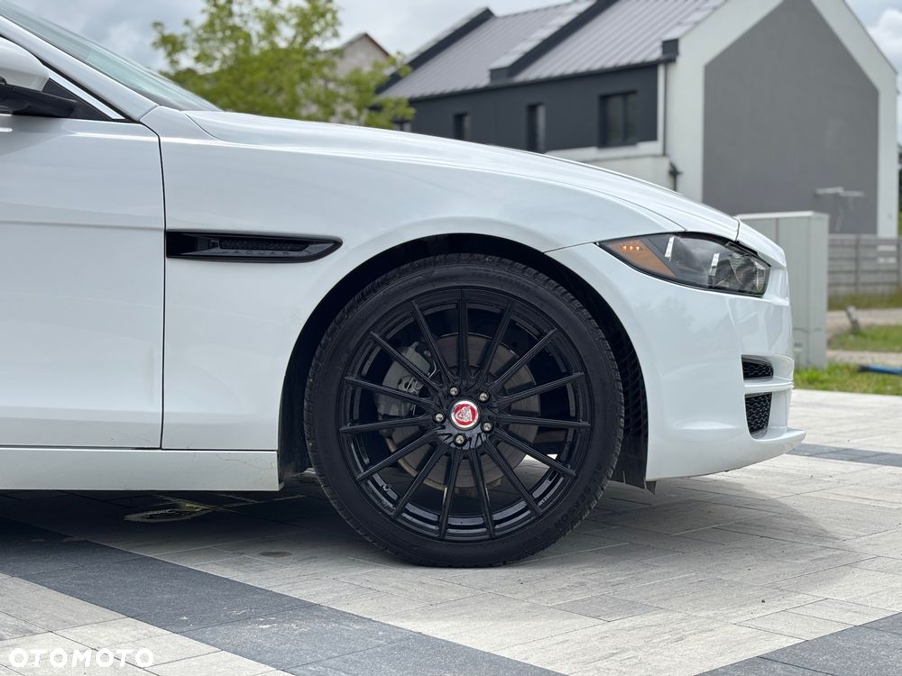 Jaguar XE 2.0 T Prestige - 26