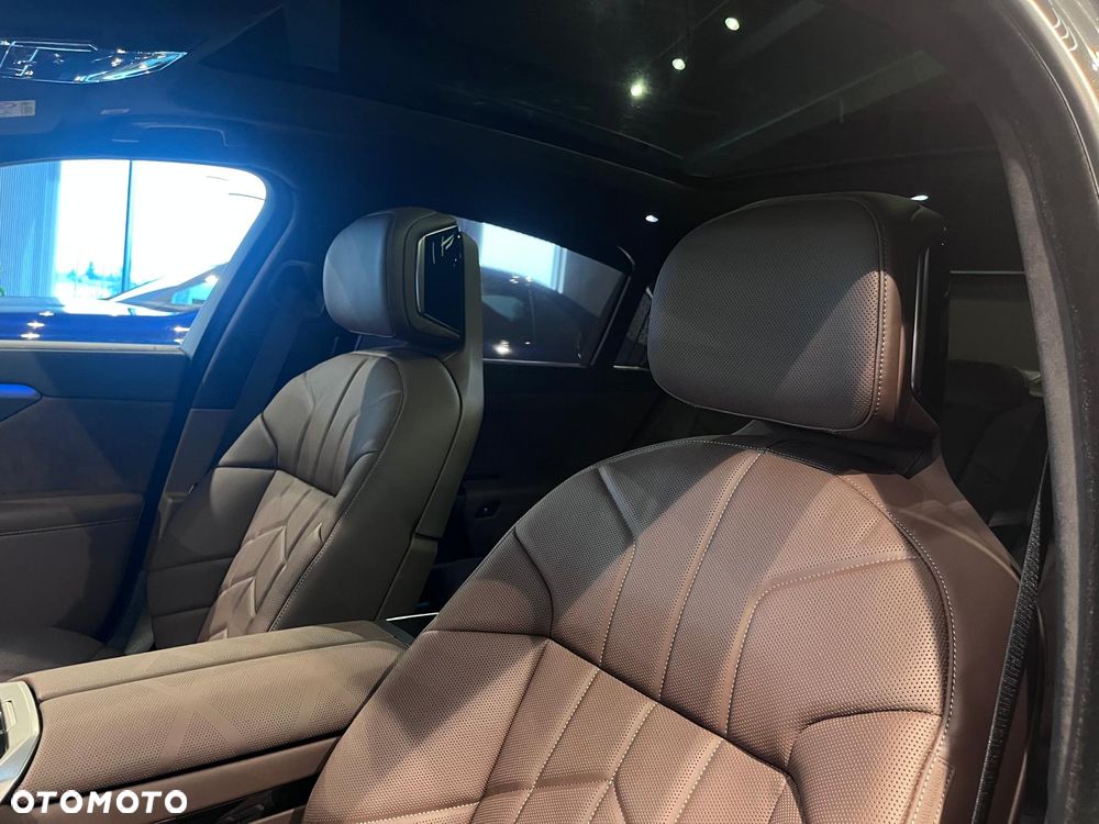 BMW Seria 7 740 xDrive mHEV sport - 12