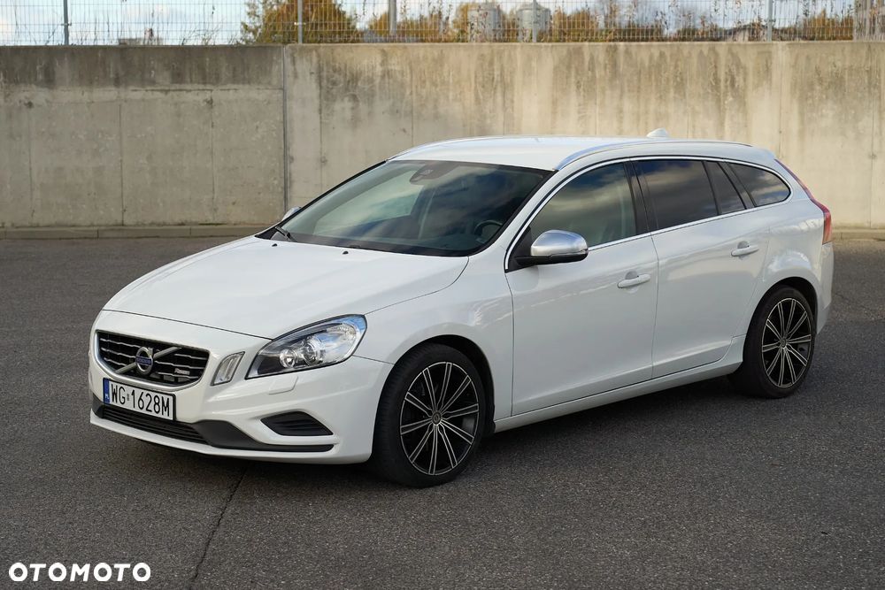 Volvo V60 D5 R-Design - 4