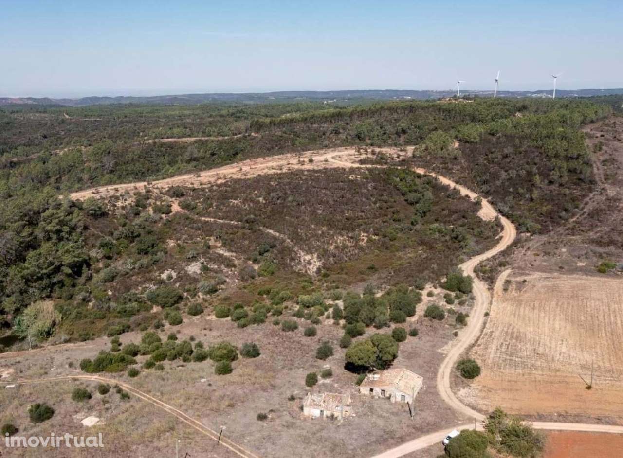 GRANDE TERRENO DE 21HA COM RUÍNA PARA VENDA EM BORDEIRA, ALJEZUR - Grande imagem: 3/8