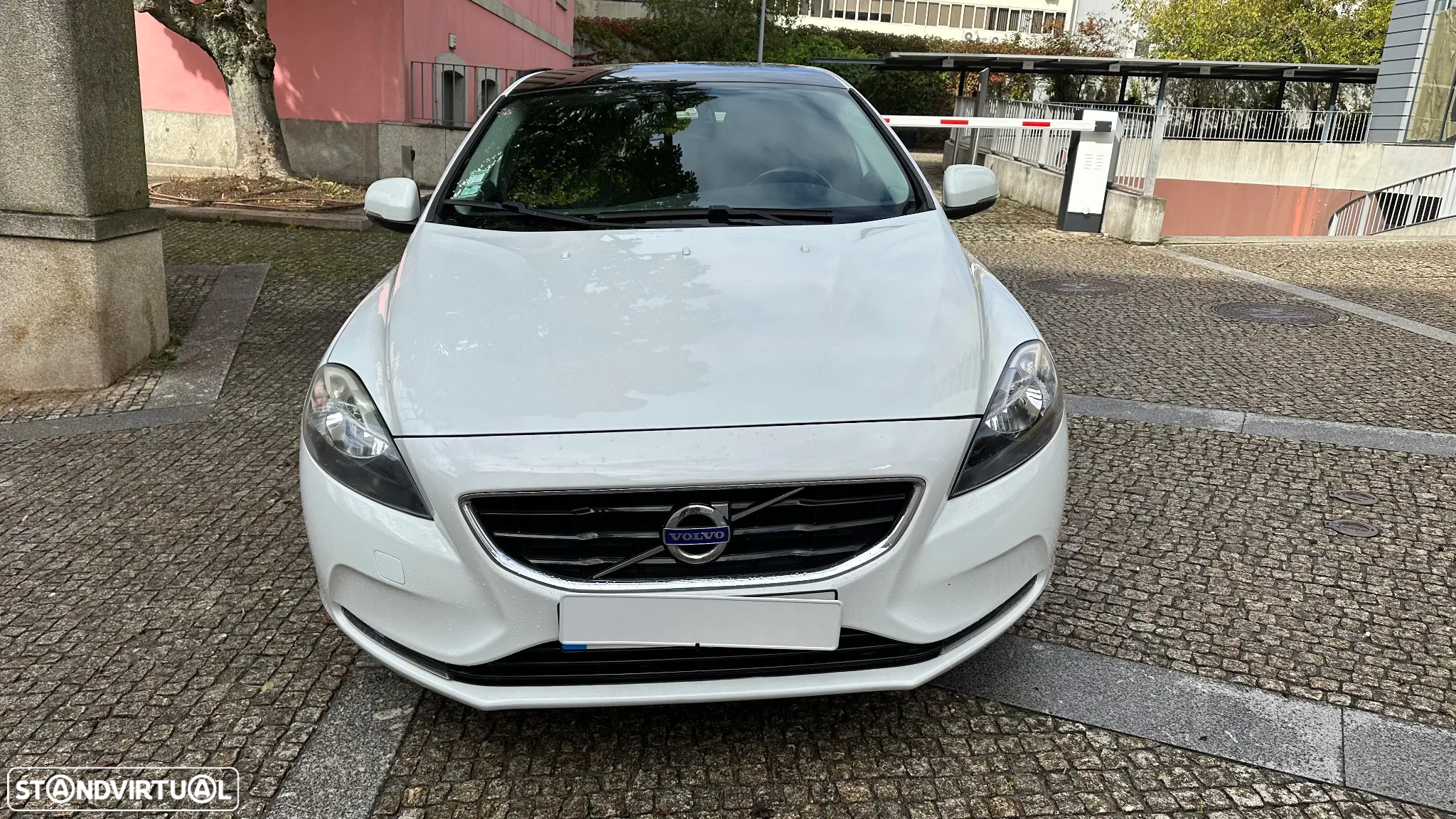Volvo V40 1.6 D2 R-Design - 11