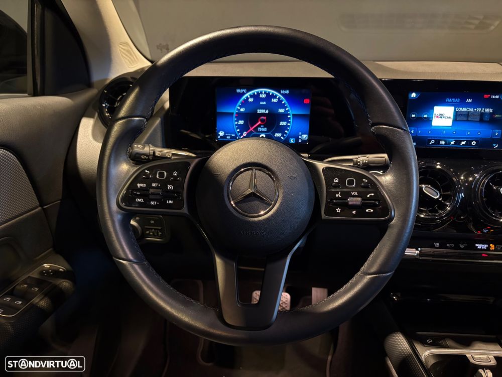 Mercedes-Benz GLA 180 7G-DCT - 23