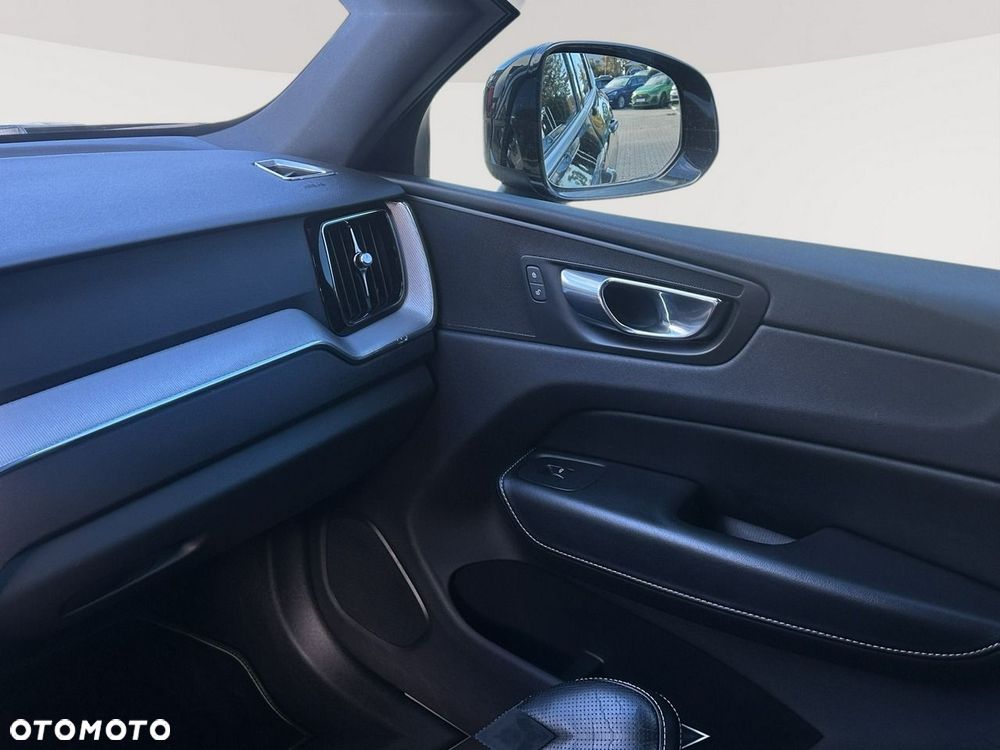 Volvo XC 60 D4 AWD R-Design - 26