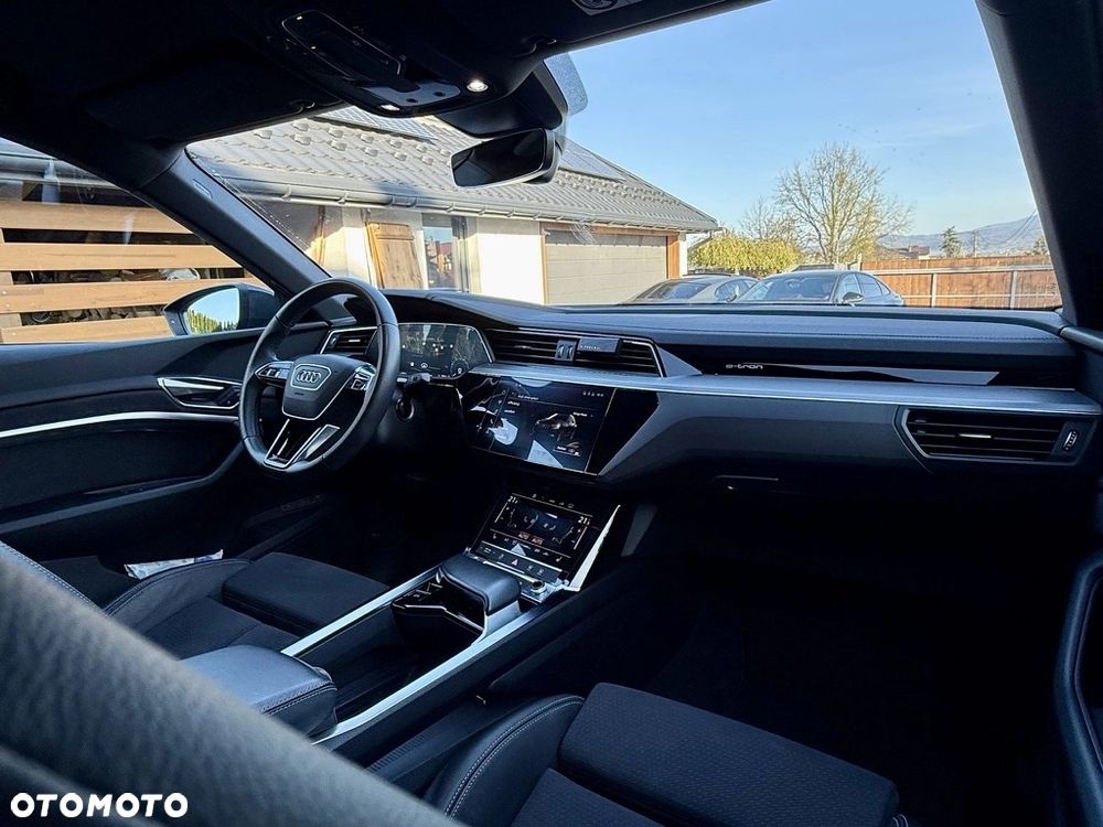Audi Q8 Sportback e-tron - 9