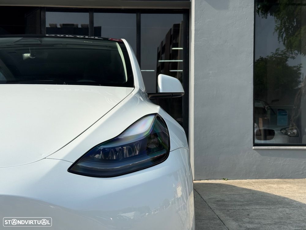 Tesla Model Y Long Range Dual Motor AWD - 12