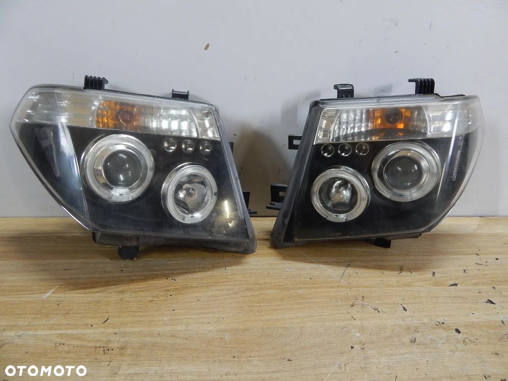Lampa reflektor przód komplet Nissan Navara D40 Pathfinder R51 05-12 Shadow Line Łuków części - 1