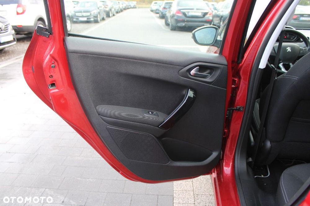 Peugeot 208 - 25