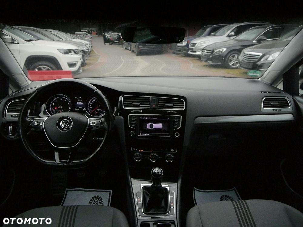 Volkswagen Golf - 22