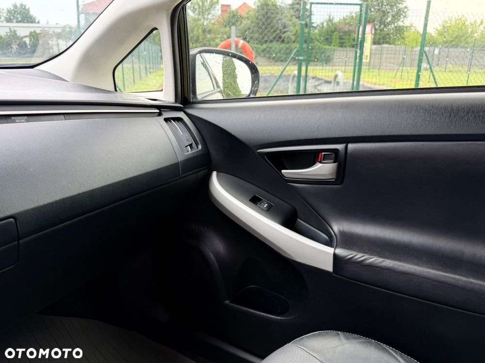 Toyota Prius 1.8 HSD Prestige - 16