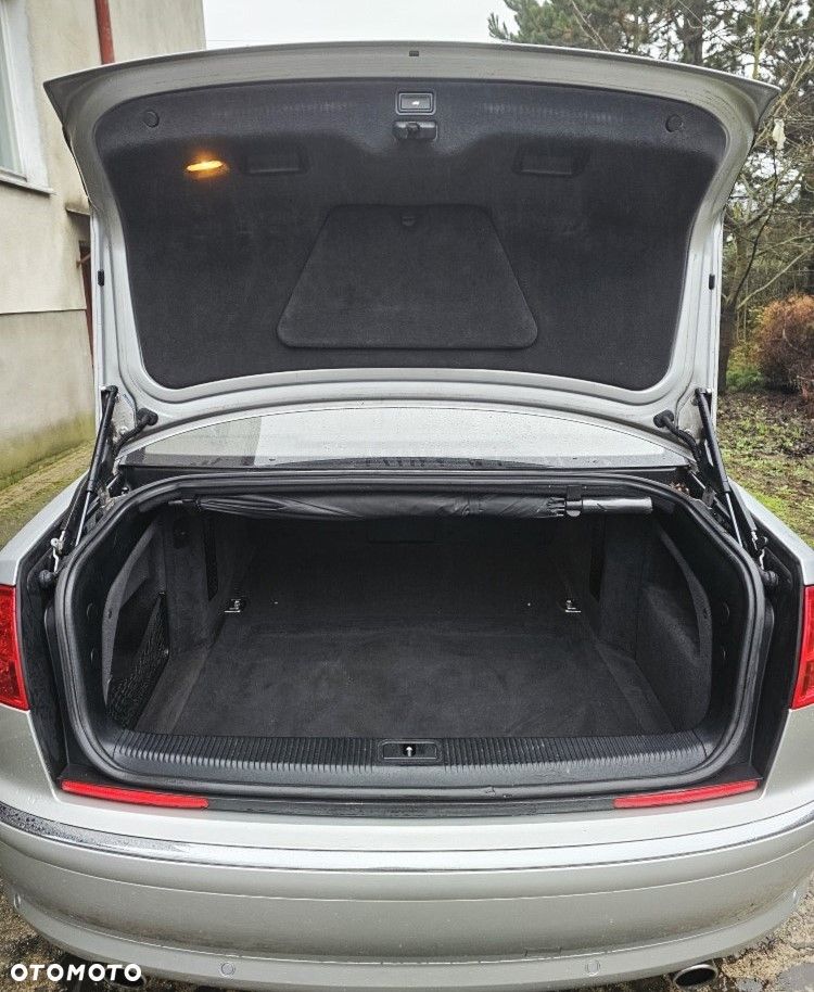 Audi A8 4.2 Quattro - 31