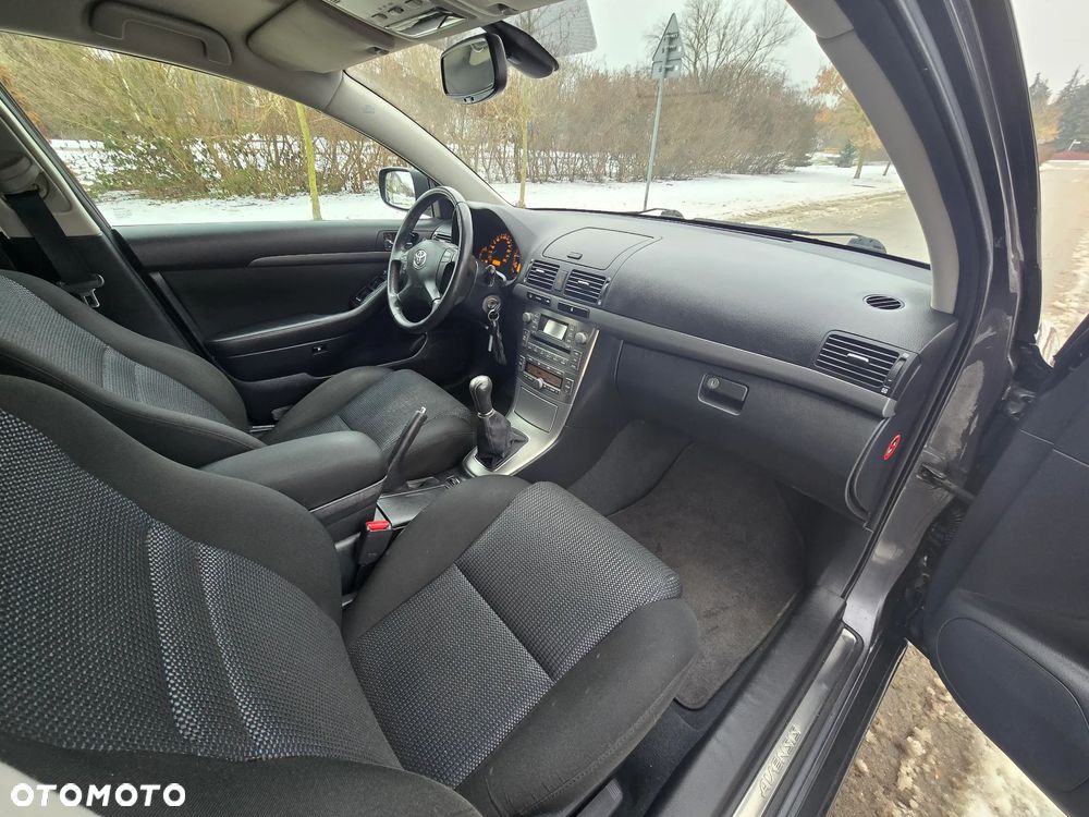 Toyota Avensis 1.8 VVT-i Combi - 26