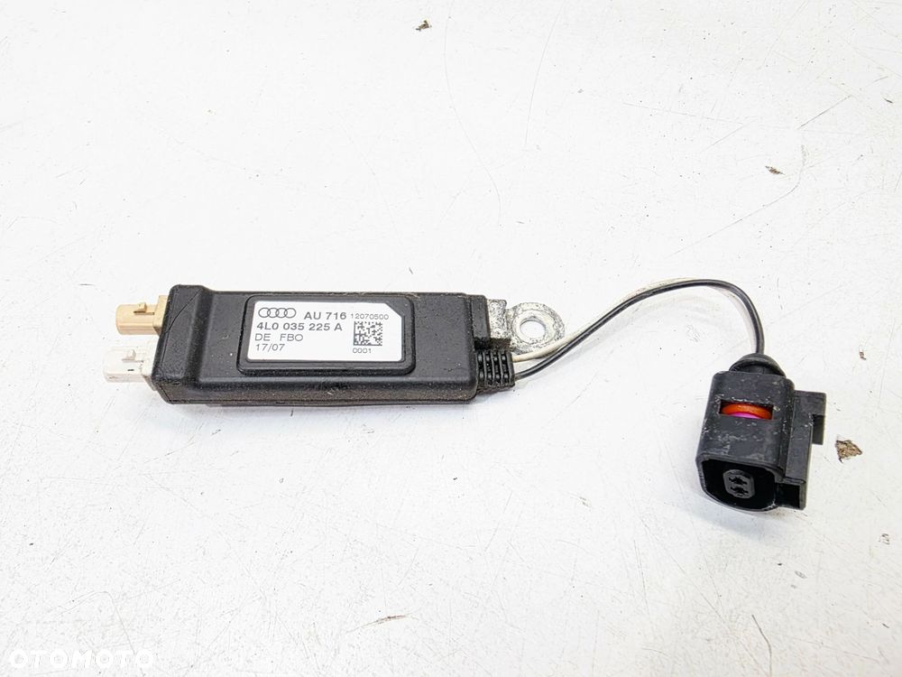 WZMACNIACZ ANTENOWY AUDI Q7 4L 4L0035225A - 2