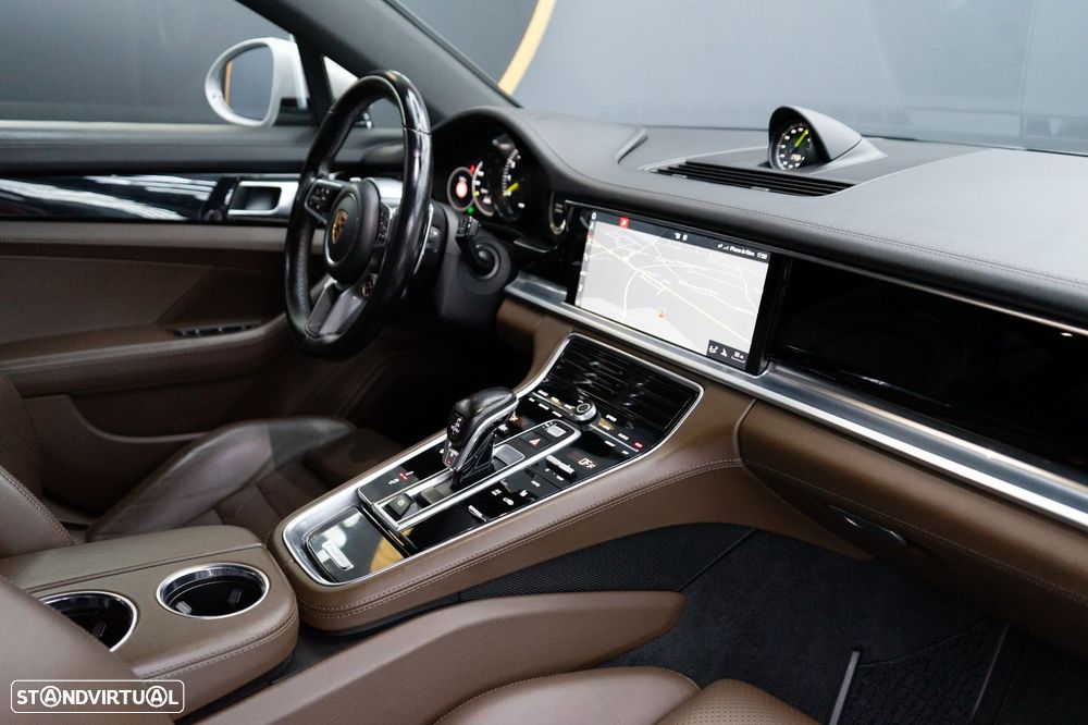 Porsche Panamera 4 E-Hybrid - 5