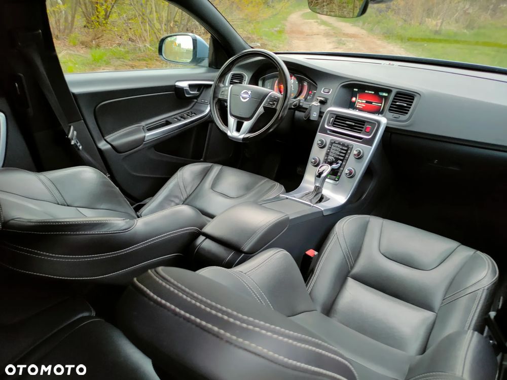 Volvo V60 D4 Geartronic Summum - 24