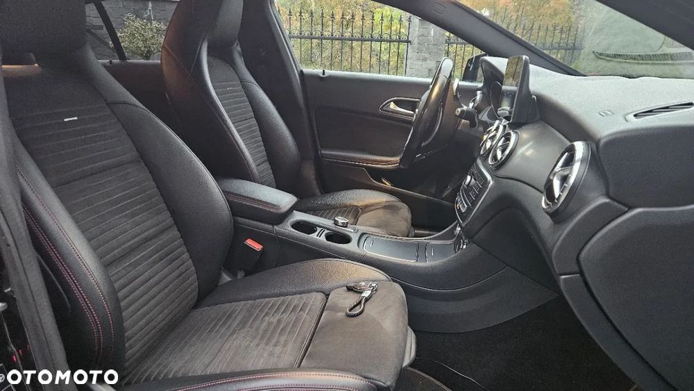 Mercedes-Benz CLA 200 7G-DCT AMG Line - 9