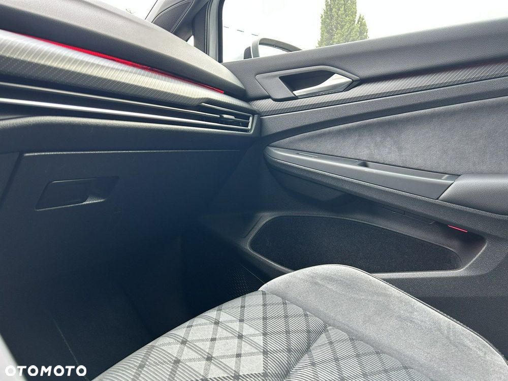 Volkswagen Golf 1.5 eTSI OPF DSG R-Line - 29