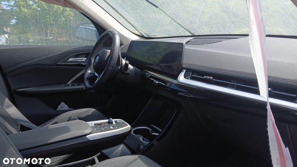 BMW iX1 eDrive20 - 8