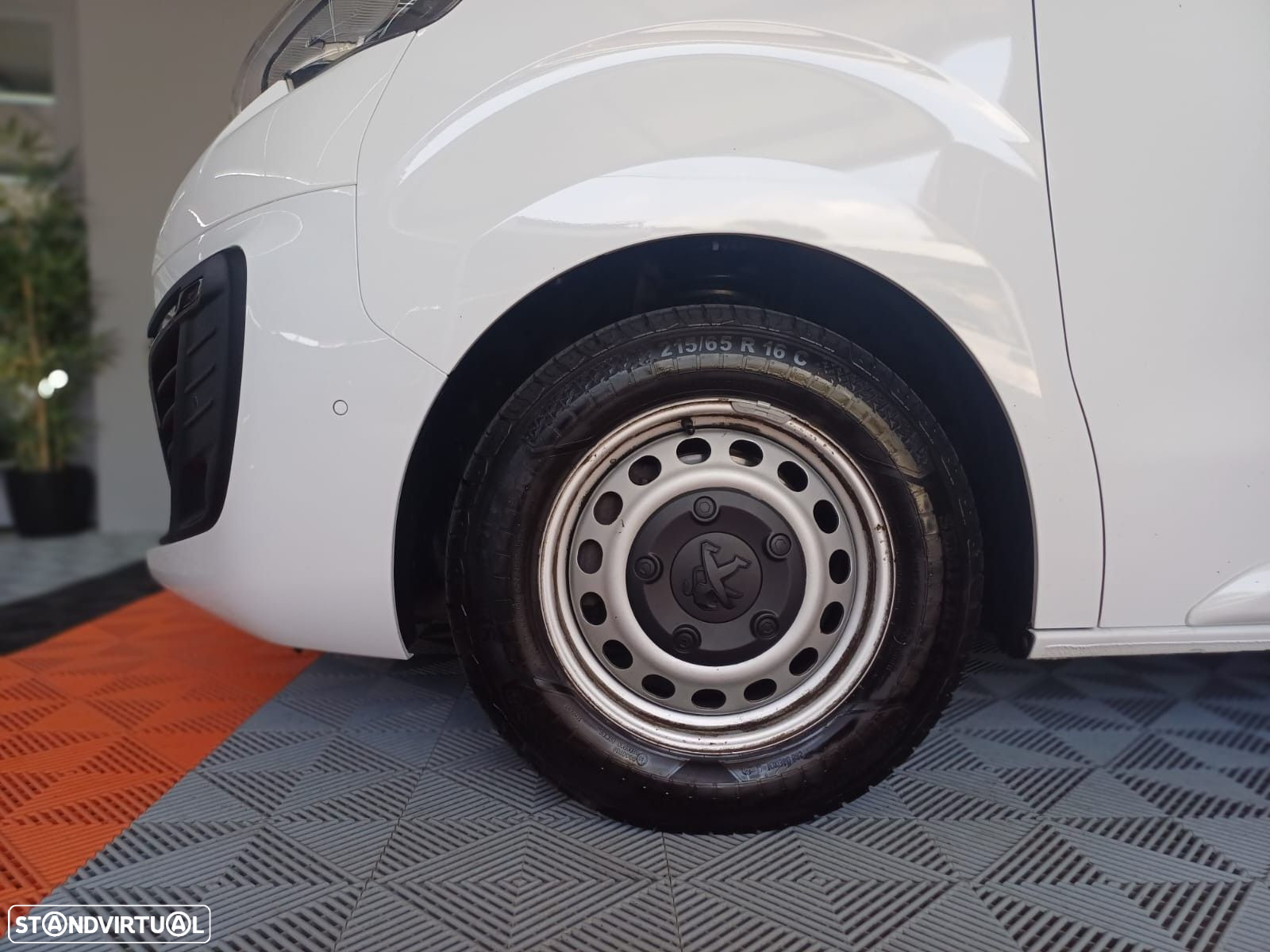Peugeot Expert 2.0 BlueHDi Semi-Vidrado Standard EAT8 - 9