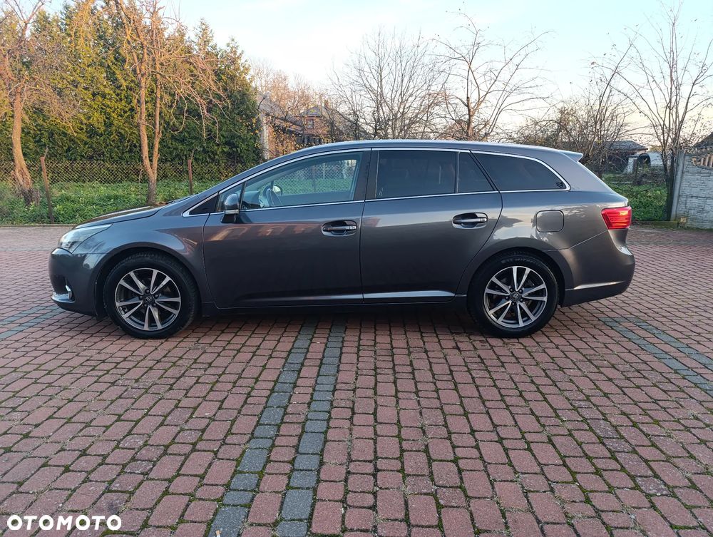 Toyota Avensis Combi 2.0 D-4D - 2