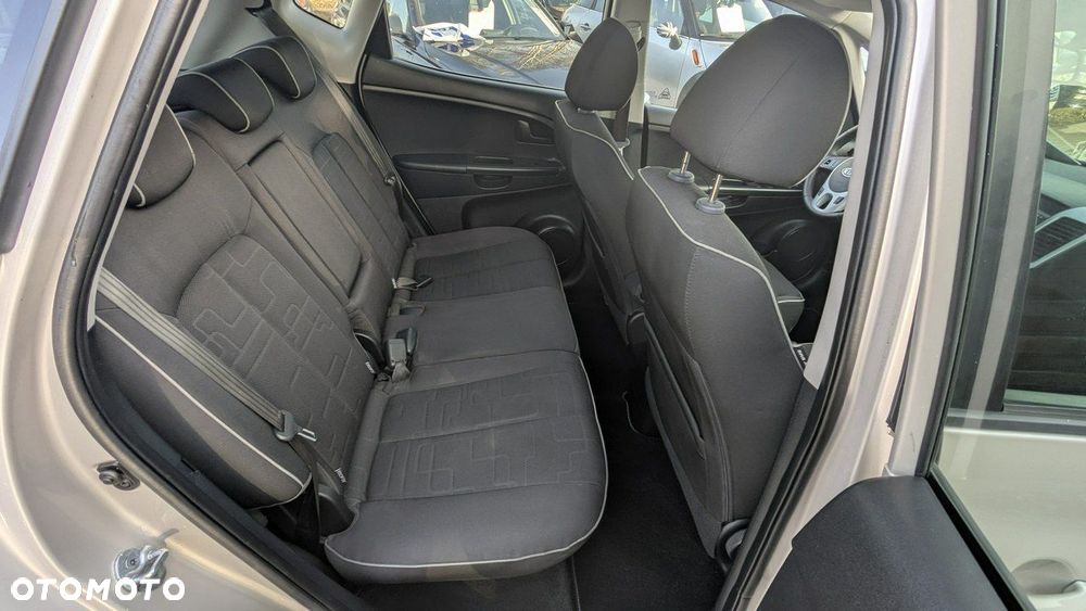 Kia Venga - 15