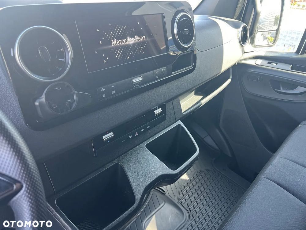 Mercedes-Benz Sprinter - 26