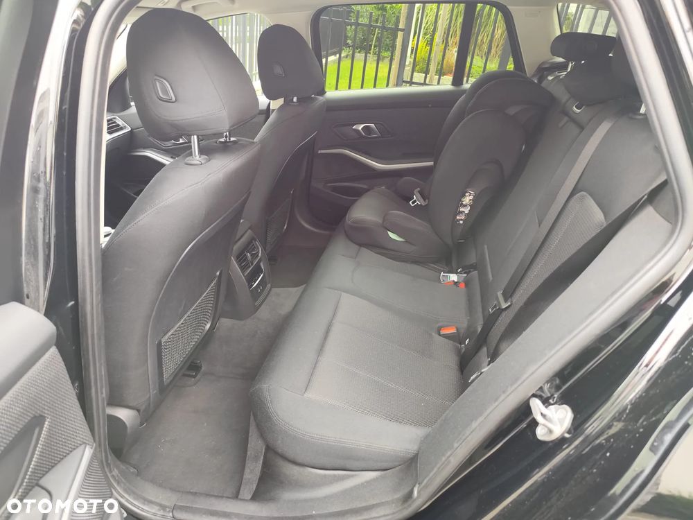 BMW Seria 3 318d Touring Sport Line - 10