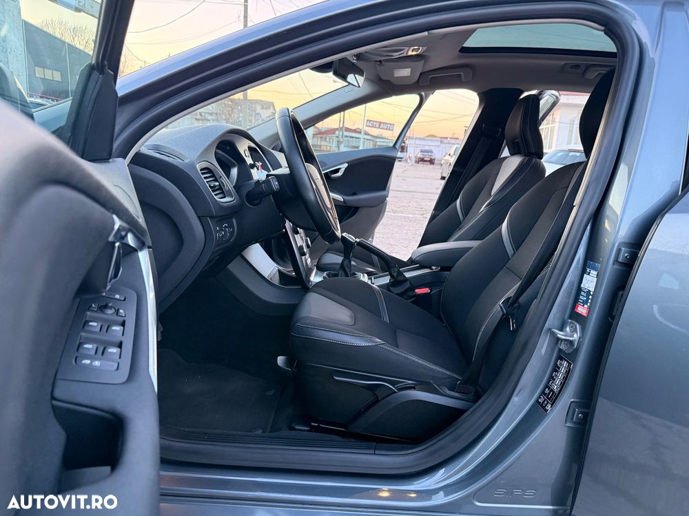 Volvo V40 D2 R Design - 10