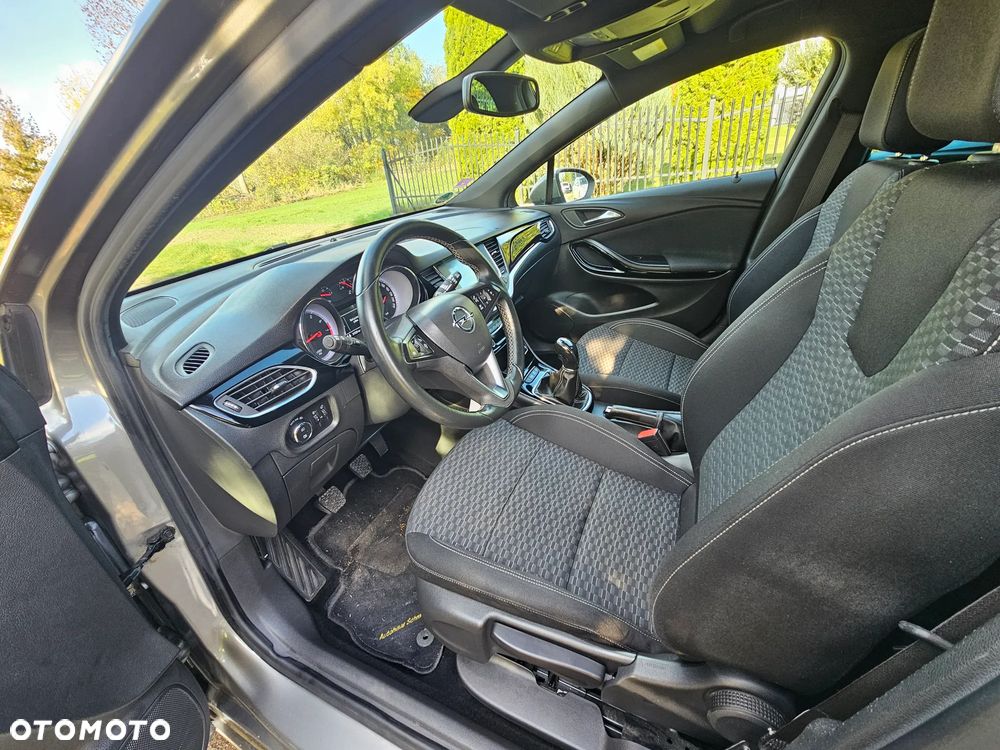 Opel Astra 1.4 Turbo 120 Jahre - 12