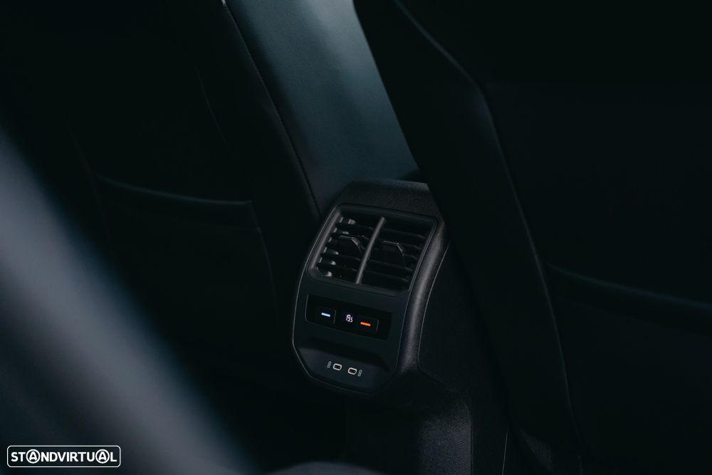 SEAT Leon ST 2.0 TDI DSG FR Black Edition - 24