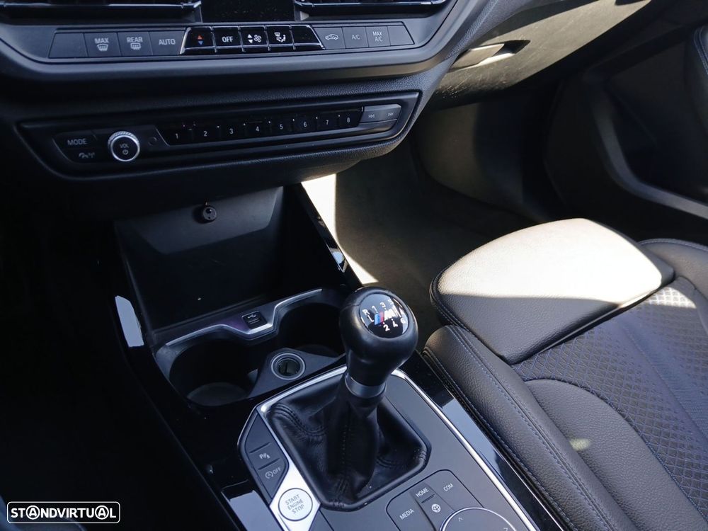 BMW 116 d Pack Desportivo M - 23