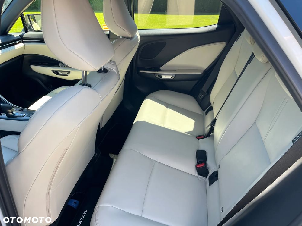 Lexus LBX 1.5 Hybrid - 10