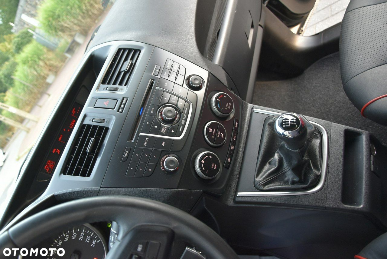 Mazda 5 - 10