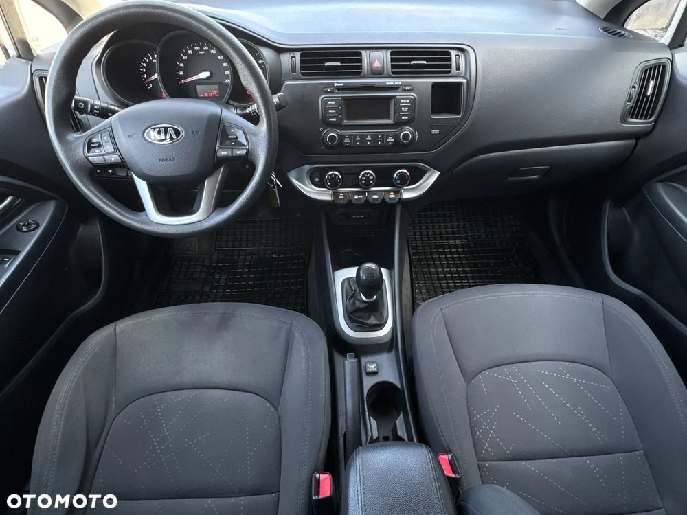 Kia Rio 1.4 M - 12