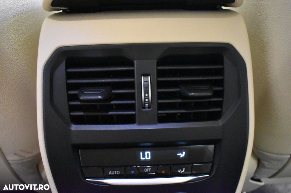 BMW Seria 3 330i Aut. Sport Line - 14