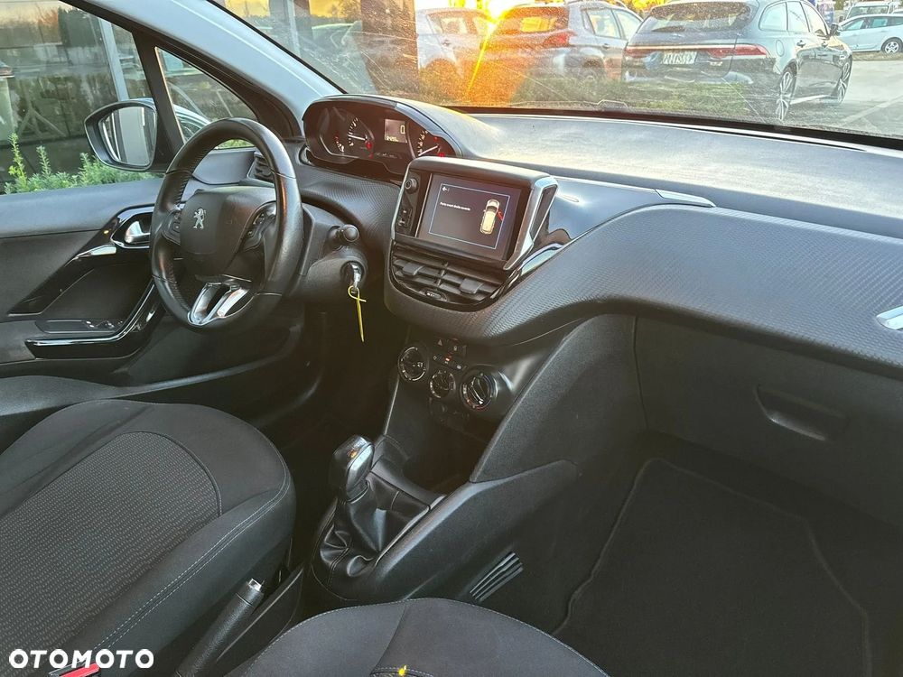 Peugeot 208 - 5