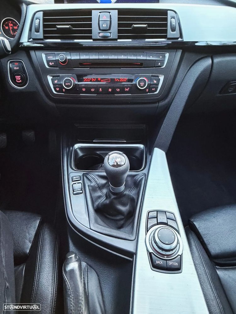 BMW 320 d Pack M - 18