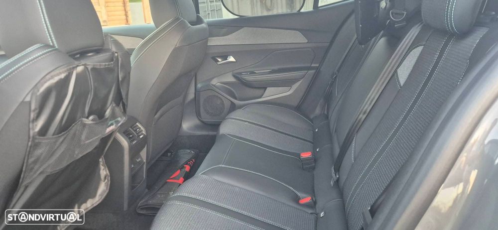 Peugeot 408 1.2 Hybrid Allure e-DCS6 - 9