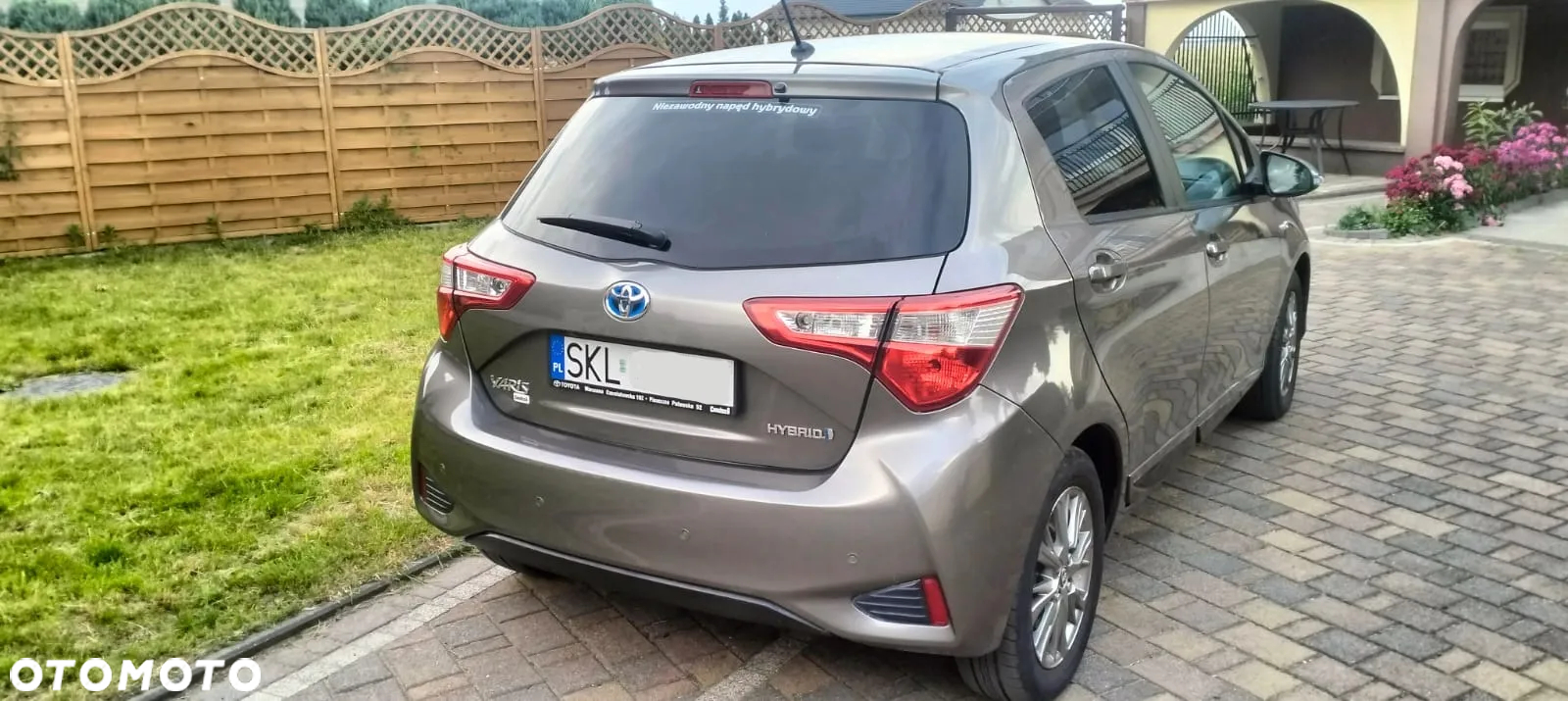 Toyota Yaris Hybrid 100 Premium - 4