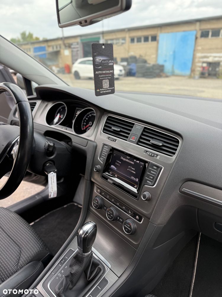 Volkswagen Golf - 32