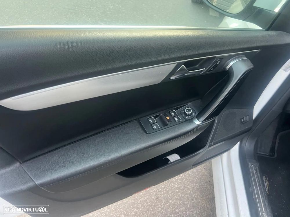VW Passat Variant 2.0 Blue TDI DSG SCR Highline - 15